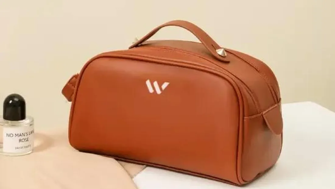 Wholesale Cosmetic Bags: MOQ and Sampling Explained